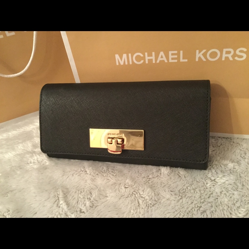 Michael Kors carry all wallet/clutch